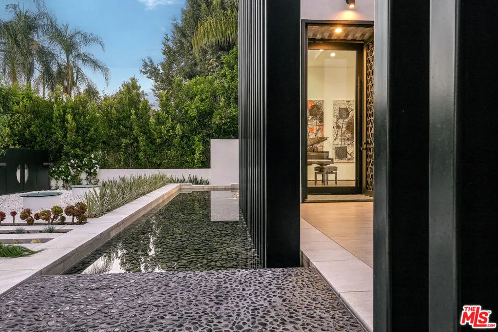 810 Orlando Avenue Los Angeles, CA 90069