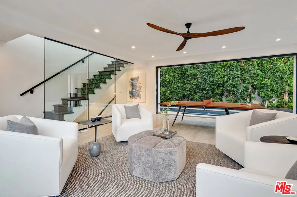 810 Orlando Avenue Los Angeles, CA 90069