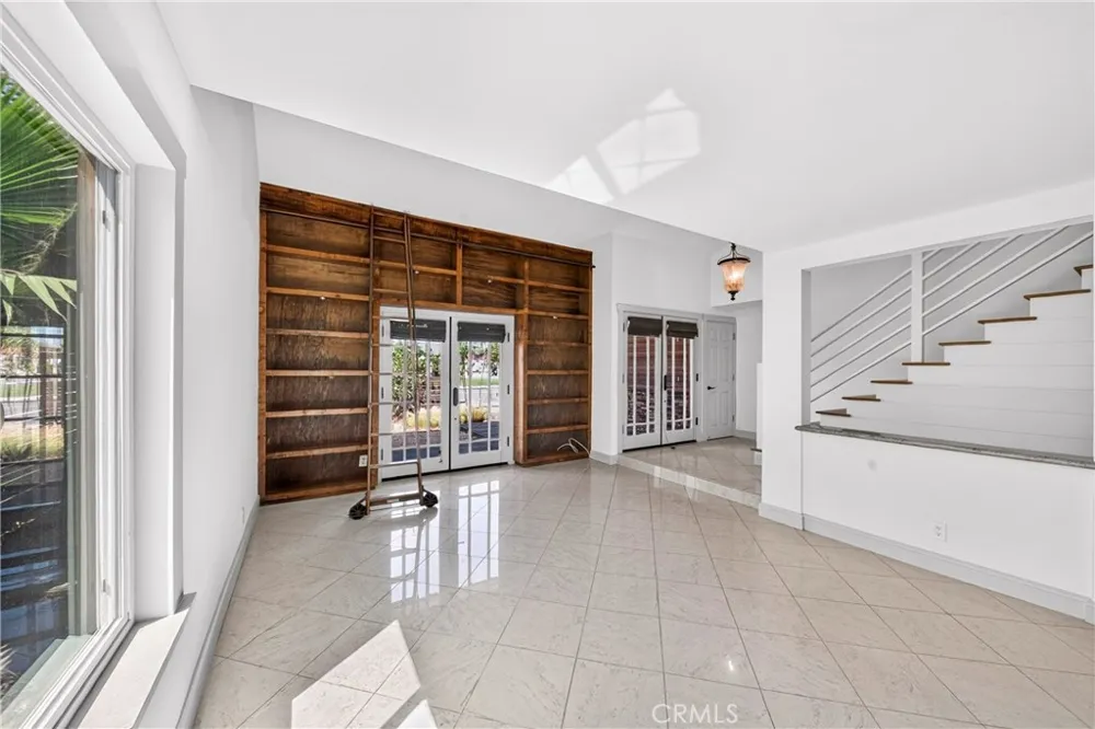 20042 Vintage Huntington Beach, CA 92646
