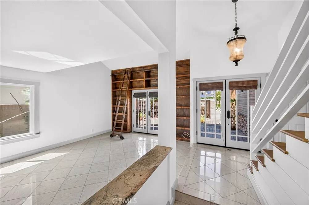 20042 Vintage Huntington Beach, CA 92646