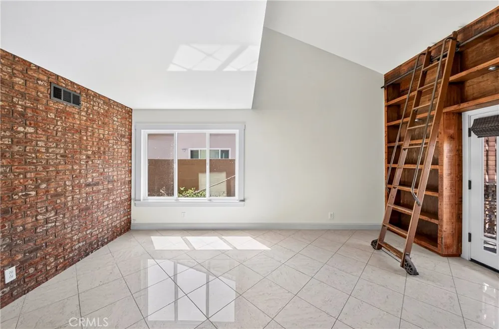 20042 Vintage Huntington Beach, CA 92646