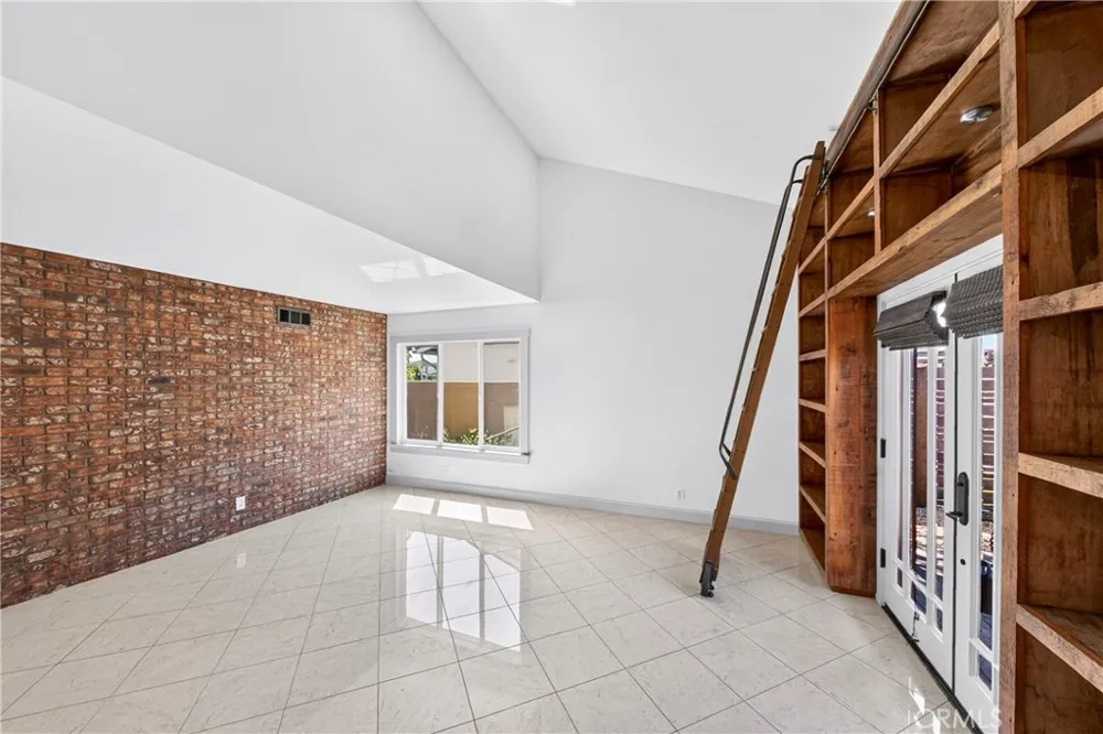 20042 Vintage Huntington Beach, CA 92646