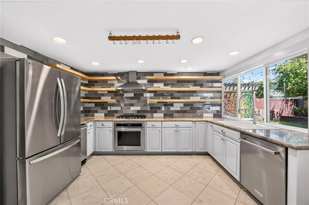 20042 Vintage Huntington Beach, CA 92646