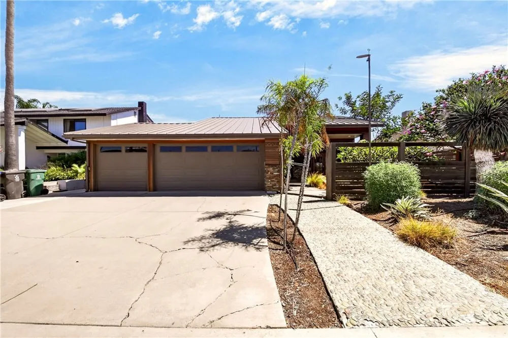 20042 Vintage Huntington Beach, CA 92646