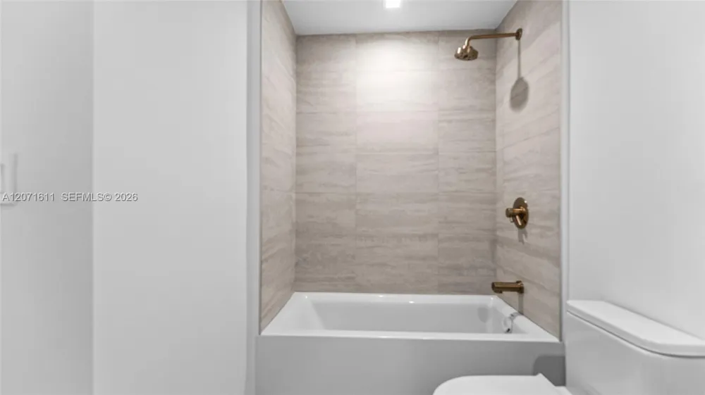 77 SE 5th ST #1607 Miami, FL 33131