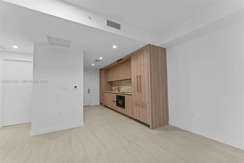77 SE 5th ST #1607 Miami, FL 33131