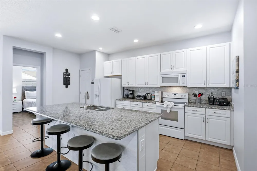 2275 VICTORIA DRIVE Davenport, FL 33837