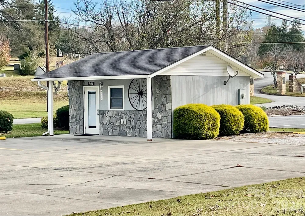 934 Rutherford Road Marion, NC 28752