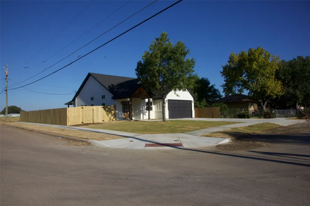 9432 PRAIRIEVIEW DRIVE Crowley, TX 76134