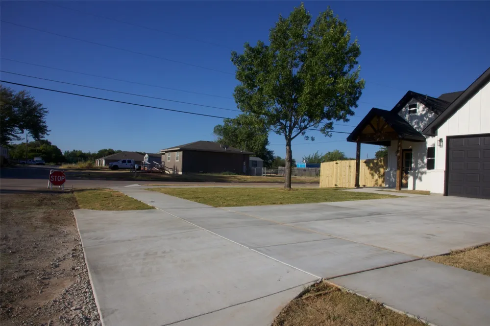 9432 PRAIRIEVIEW DRIVE Crowley, TX 76134