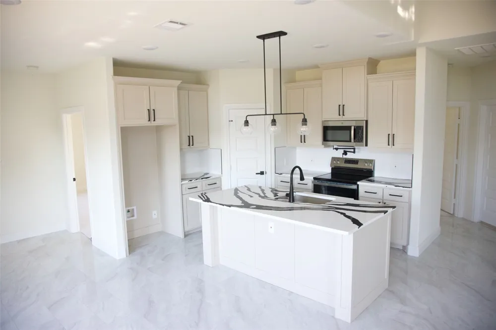 9432 PRAIRIEVIEW DRIVE Crowley, TX 76134