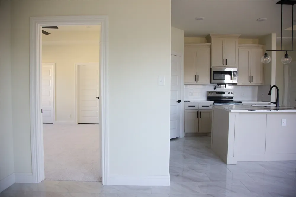 9432 PRAIRIEVIEW DRIVE Crowley, TX 76134