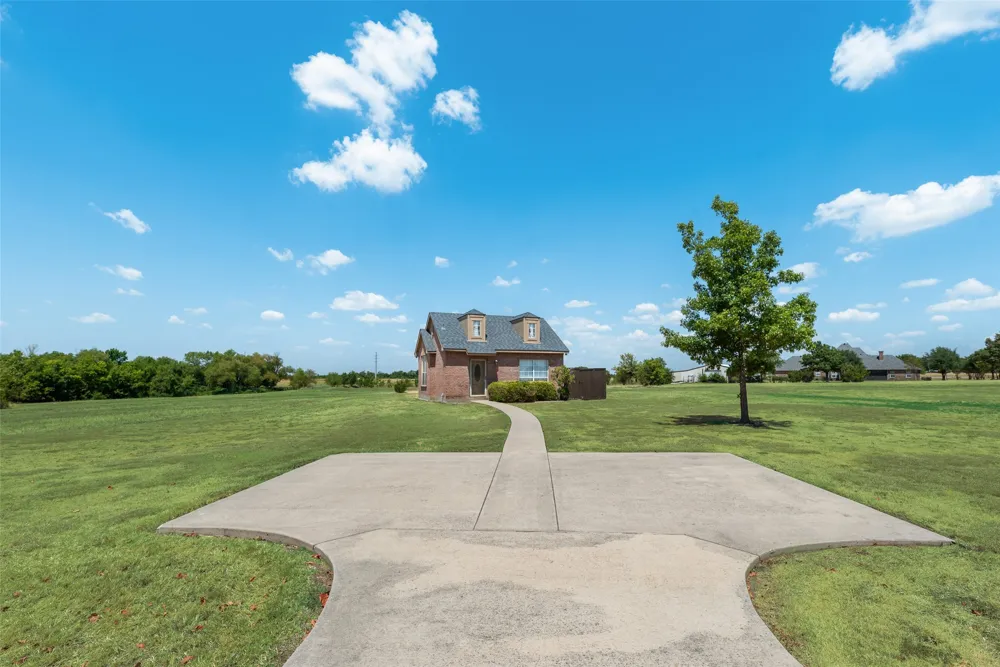 1122 County Road 1224 Celina, TX 75009