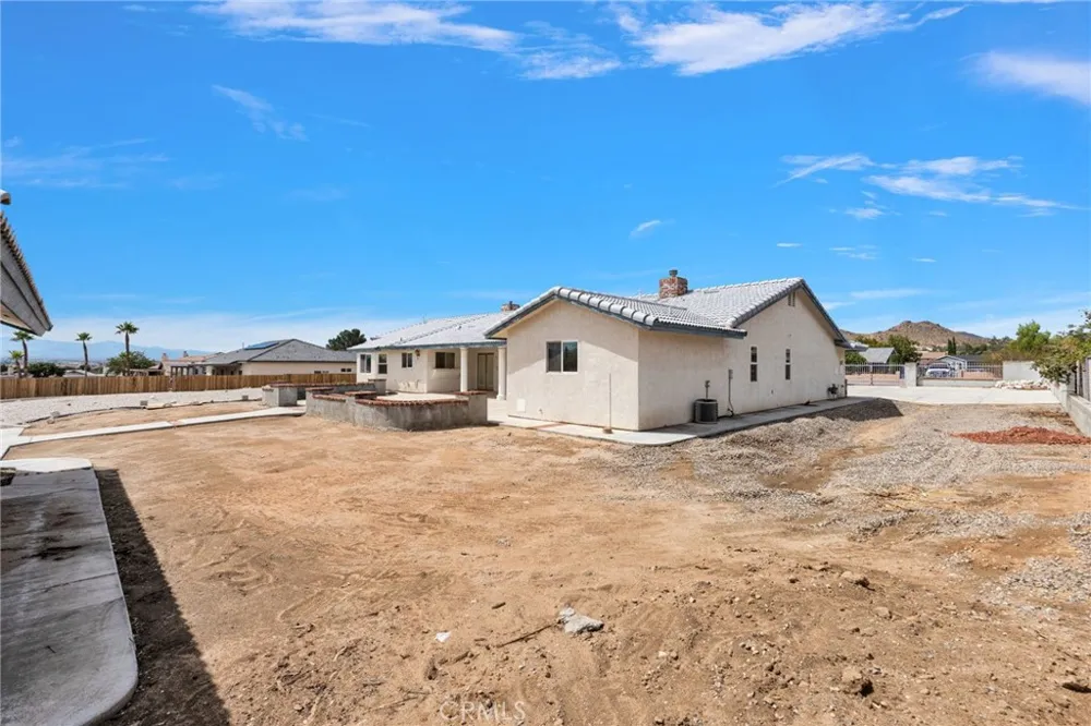 19311 Roanoke Road Apple Valley, CA 92307