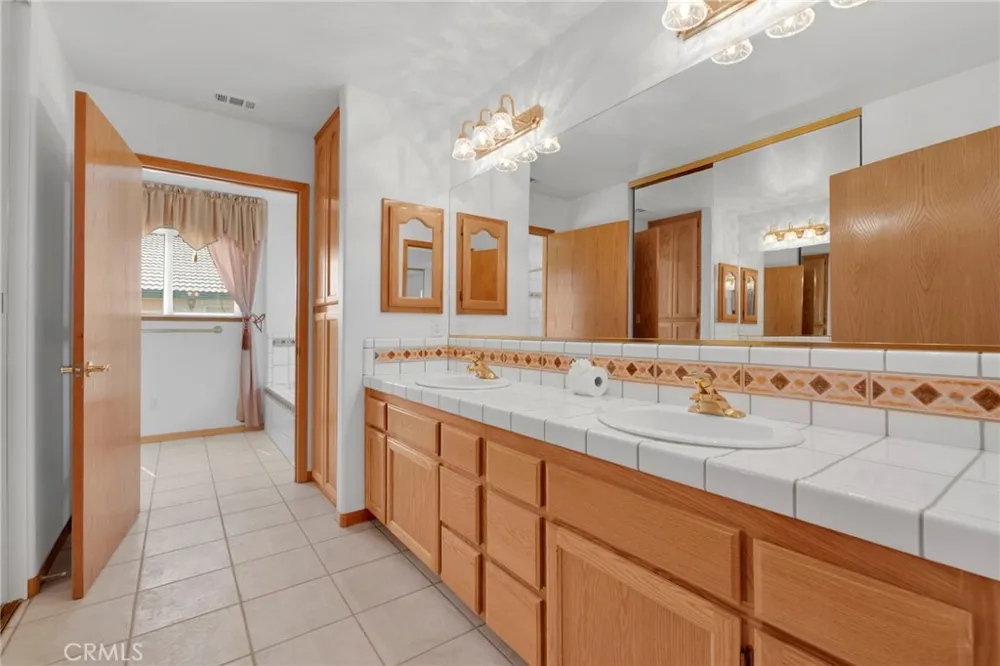19311 Roanoke Road Apple Valley, CA 92307