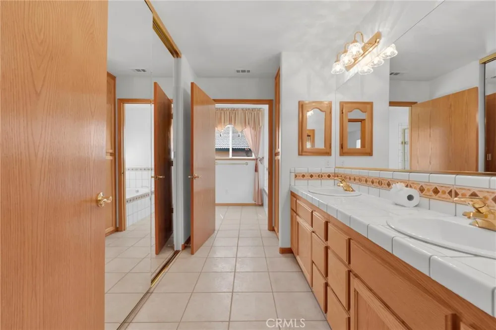 19311 Roanoke Road Apple Valley, CA 92307