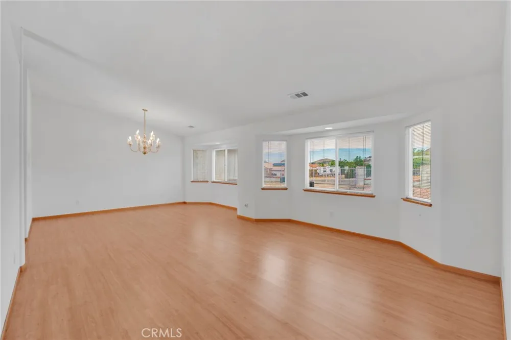 19311 Roanoke Road Apple Valley, CA 92307