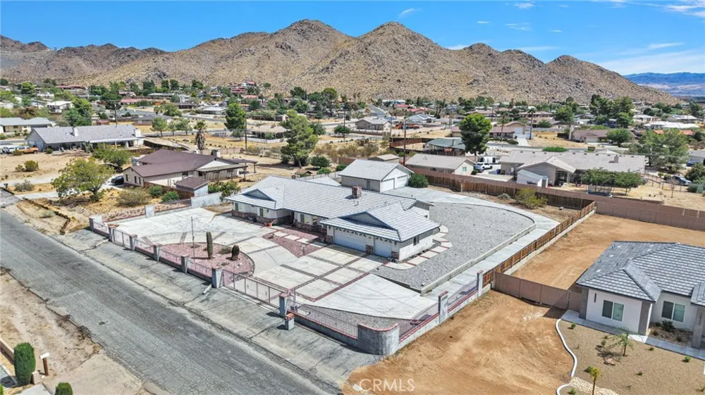 19311 Roanoke Road Apple Valley, CA 92307