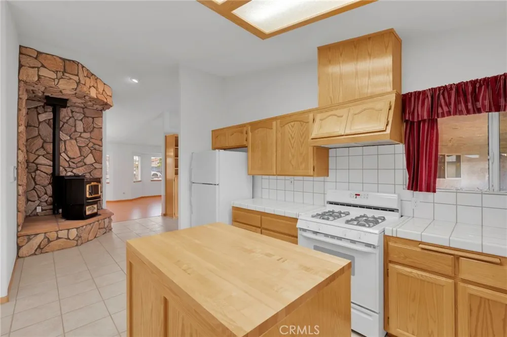 19311 Roanoke Road Apple Valley, CA 92307