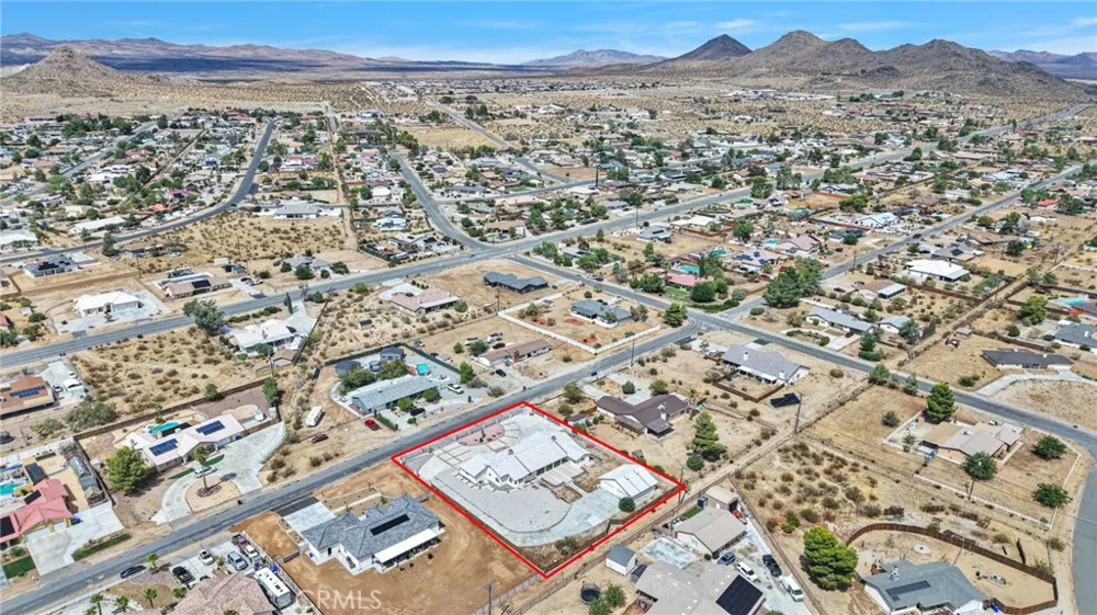 19311 Roanoke Road Apple Valley, CA 92307