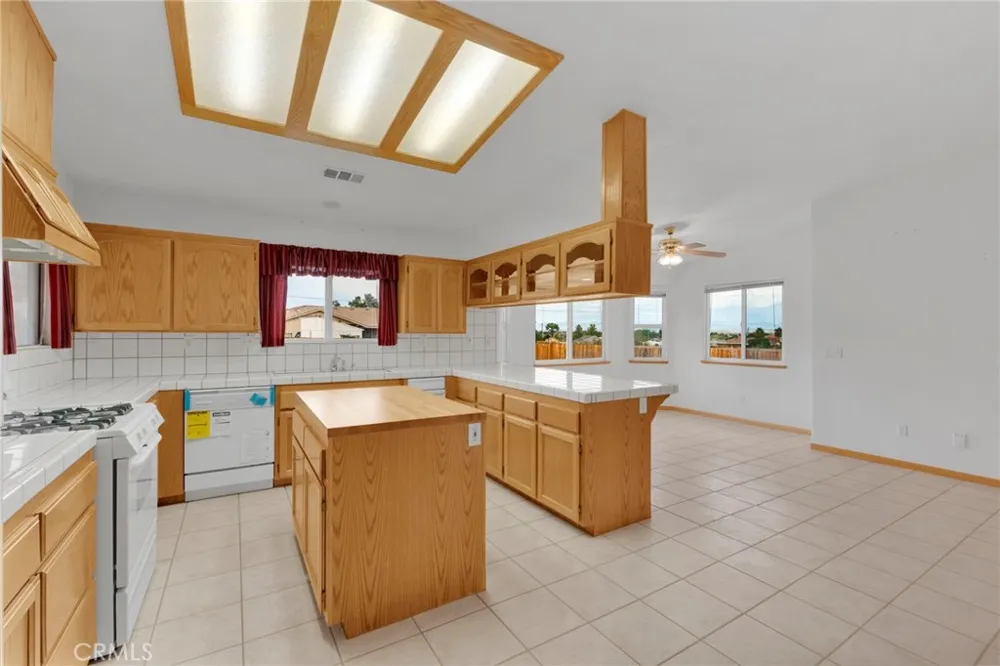 19311 Roanoke Road Apple Valley, CA 92307