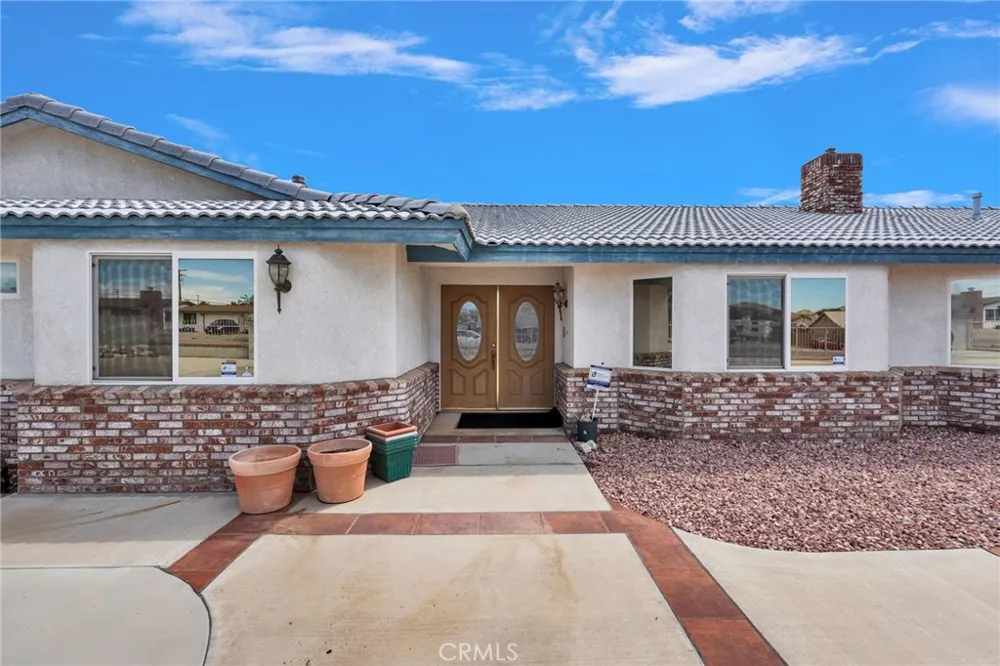 19311 Roanoke Road Apple Valley, CA 92307