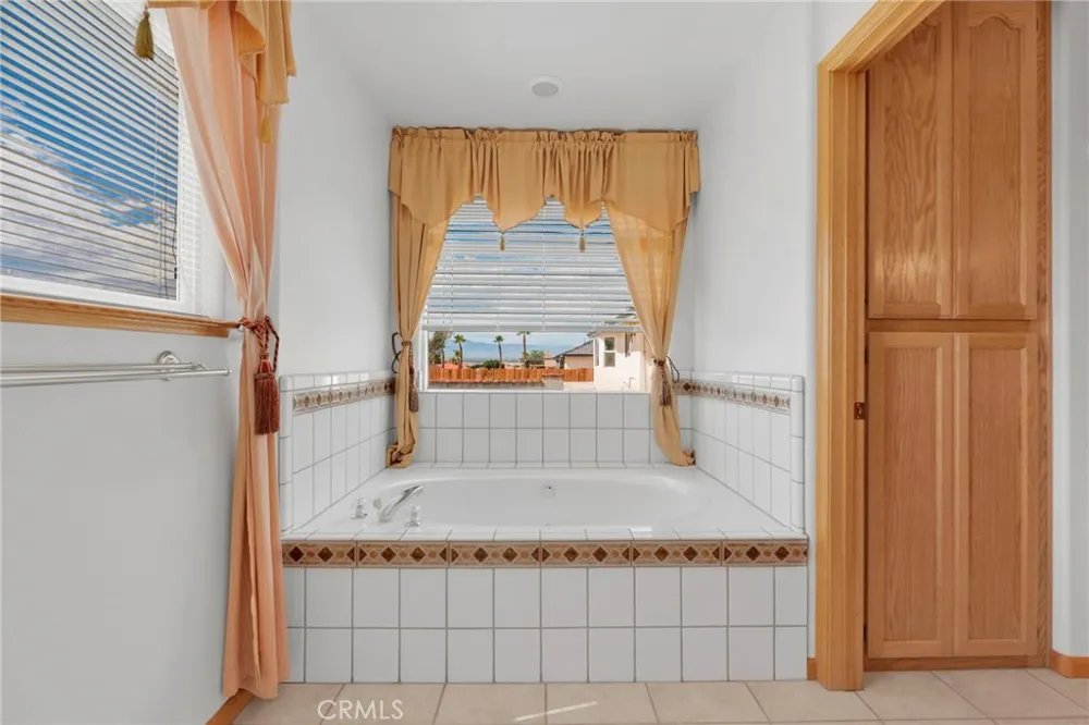 19311 Roanoke Road Apple Valley, CA 92307