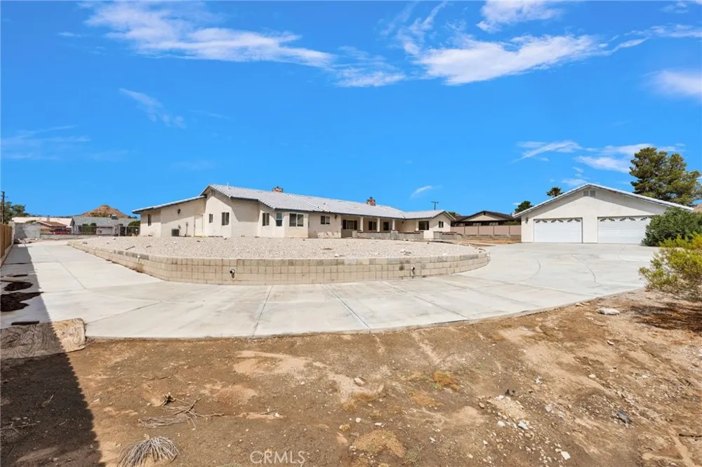 19311 Roanoke Road Apple Valley, CA 92307