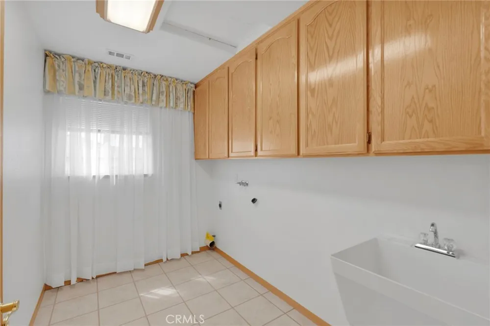 19311 Roanoke Road Apple Valley, CA 92307