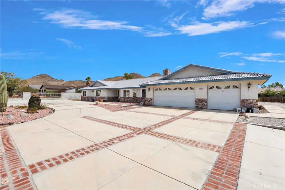 19311 Roanoke Road Apple Valley, CA 92307