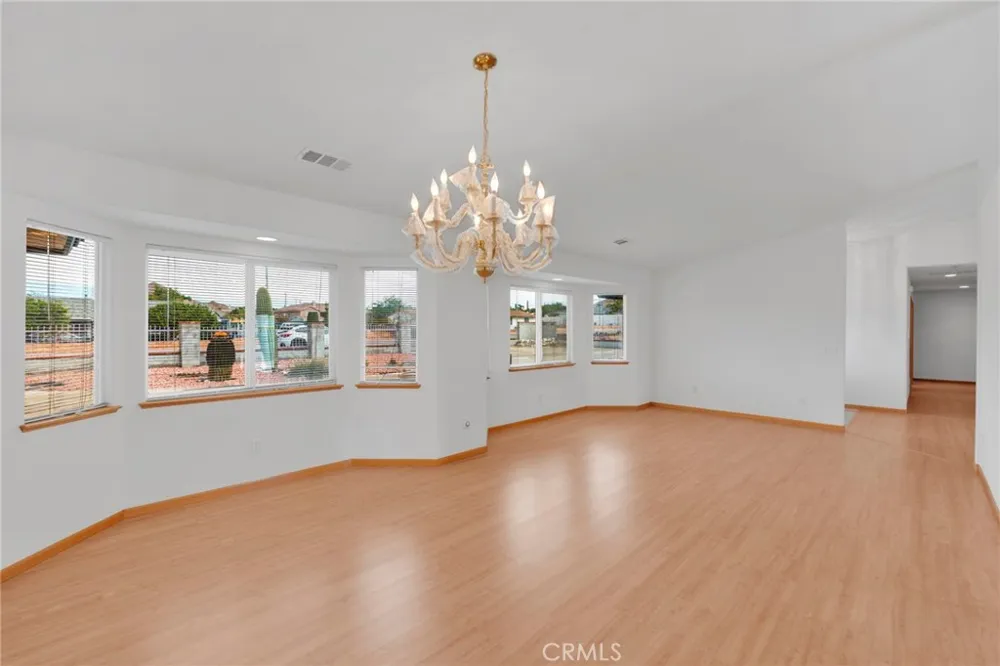 19311 Roanoke Road Apple Valley, CA 92307