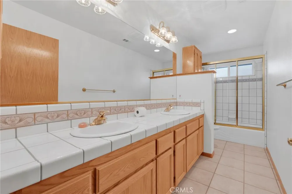 19311 Roanoke Road Apple Valley, CA 92307