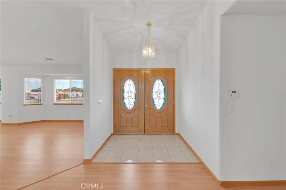 19311 Roanoke Road Apple Valley, CA 92307