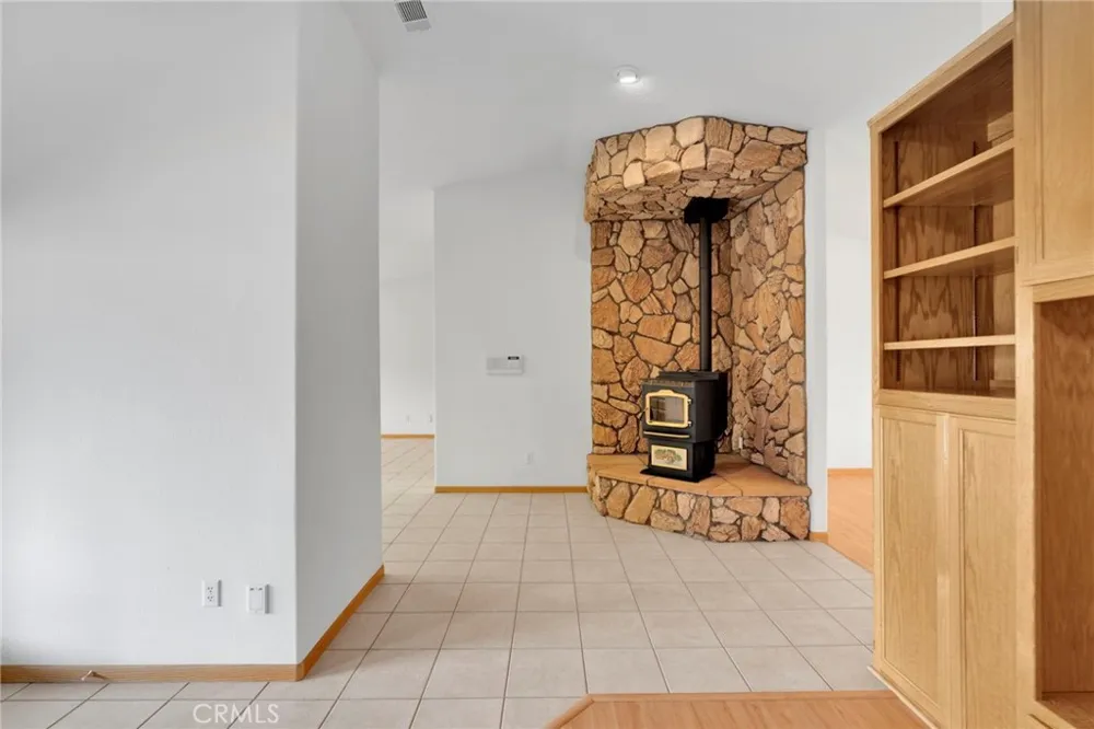 19311 Roanoke Road Apple Valley, CA 92307