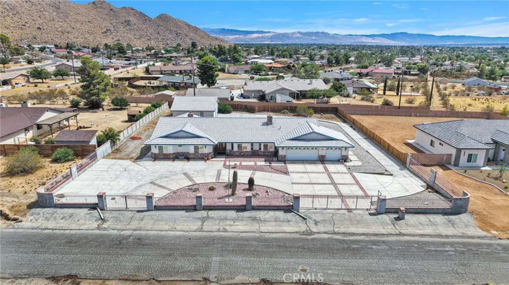 19311 Roanoke Road Apple Valley, CA 92307