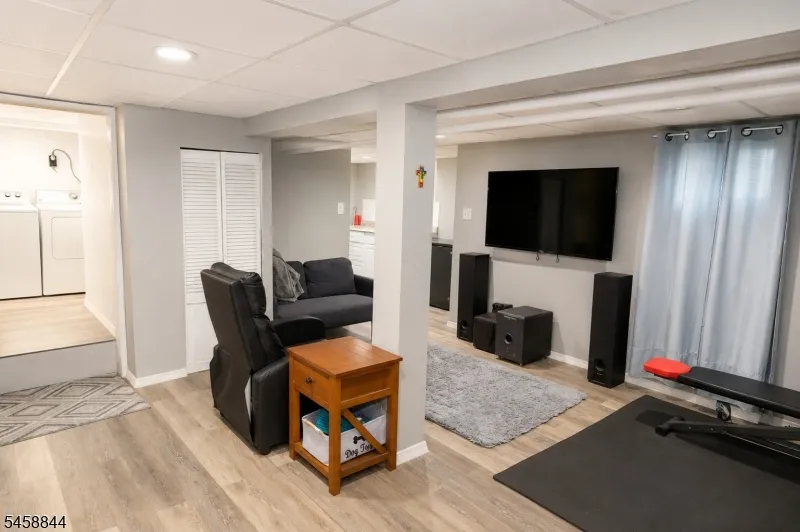 126 Post Ave Lyndhurst, NJ 07071