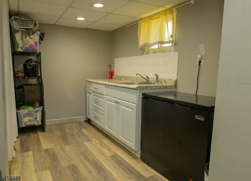 126 Post Ave Lyndhurst, NJ 07071