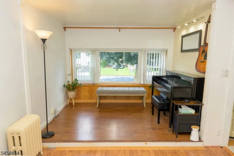 126 Post Ave Lyndhurst, NJ 07071