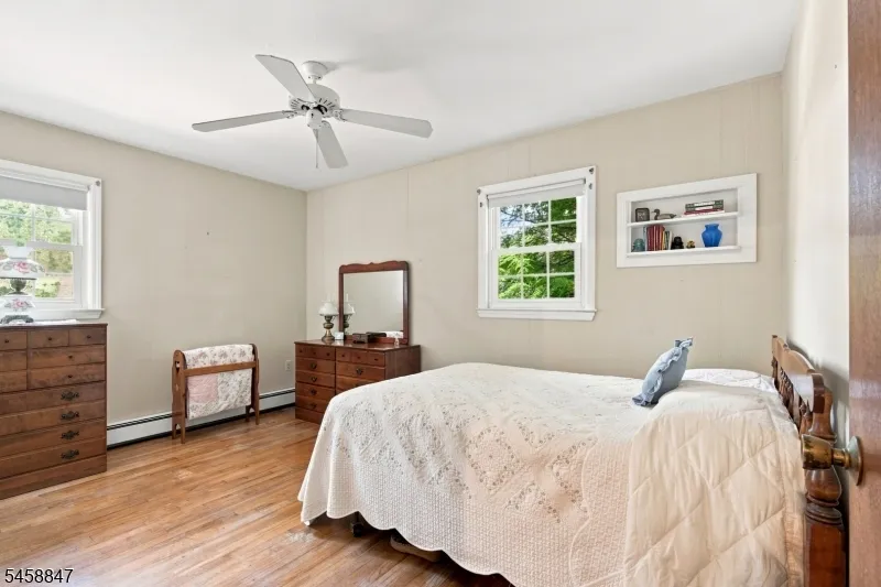 2 Mohican Trl Jefferson, NJ 07438