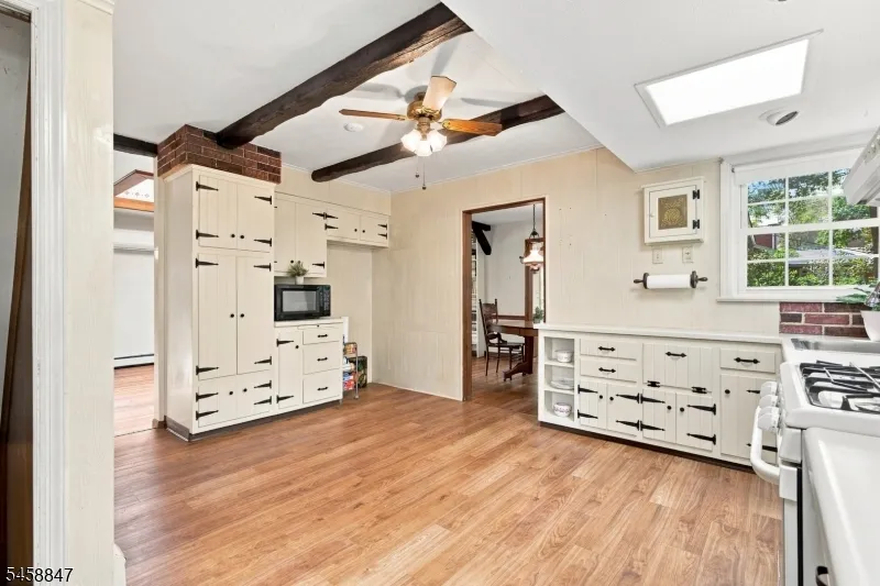 2 Mohican Trl Jefferson, NJ 07438