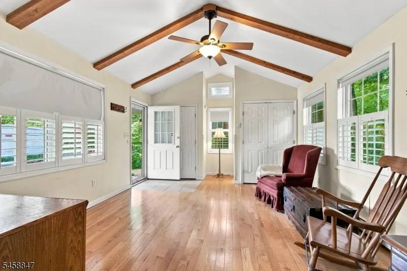 2 Mohican Trl Jefferson, NJ 07438