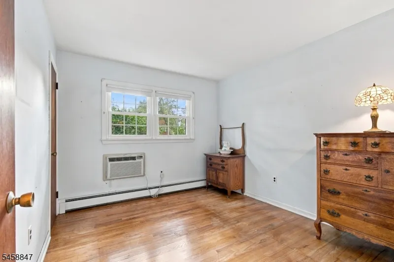 2 Mohican Trl Jefferson, NJ 07438