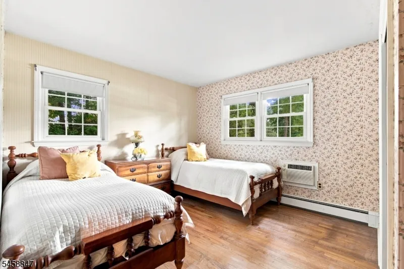 2 Mohican Trl Jefferson, NJ 07438