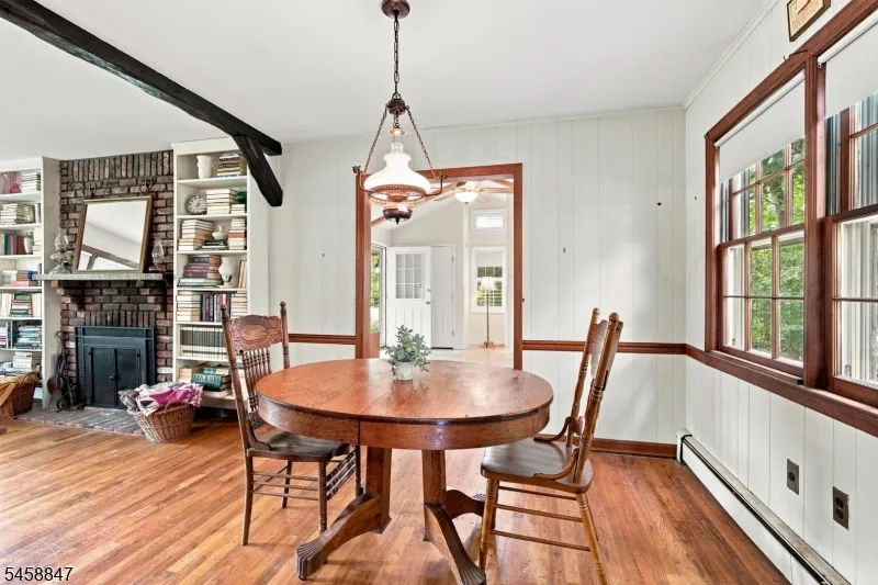 2 Mohican Trl Jefferson, NJ 07438