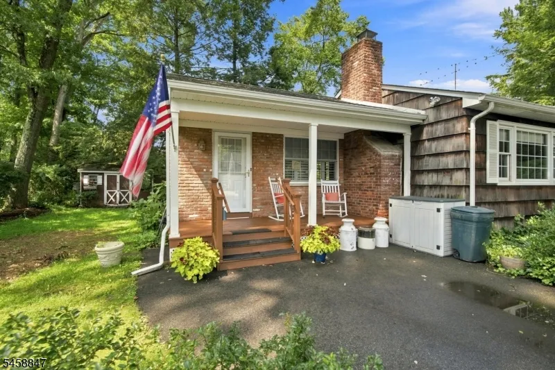 2 Mohican Trl Jefferson, NJ 07438