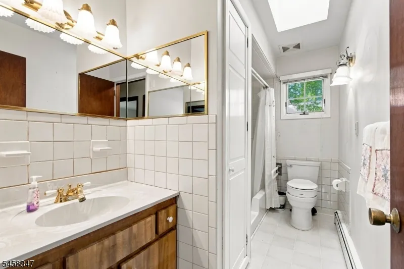 2 Mohican Trl Jefferson, NJ 07438