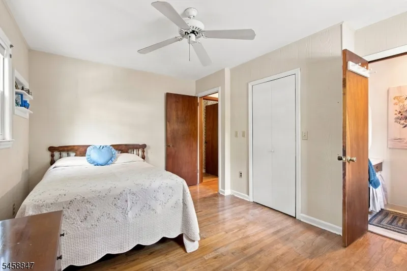 2 Mohican Trl Jefferson, NJ 07438