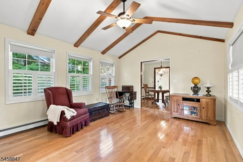 2 Mohican Trl Jefferson, NJ 07438