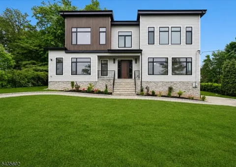 30 Winthrop Rd