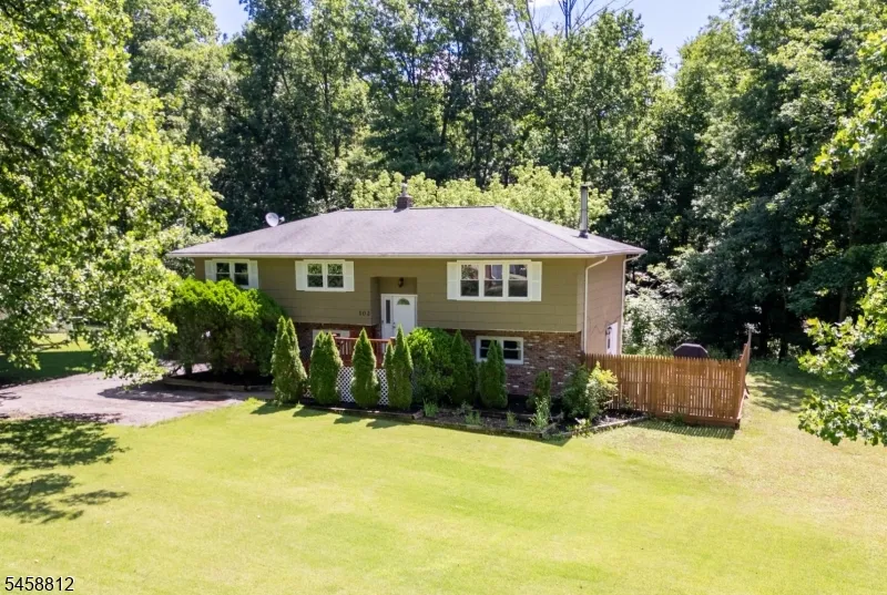 102 Andover Sparta Rd Andover, NJ 07860